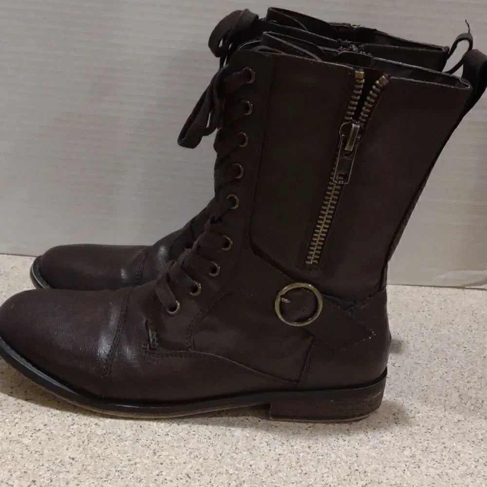 👍  Brown Boots Size 9.      A5